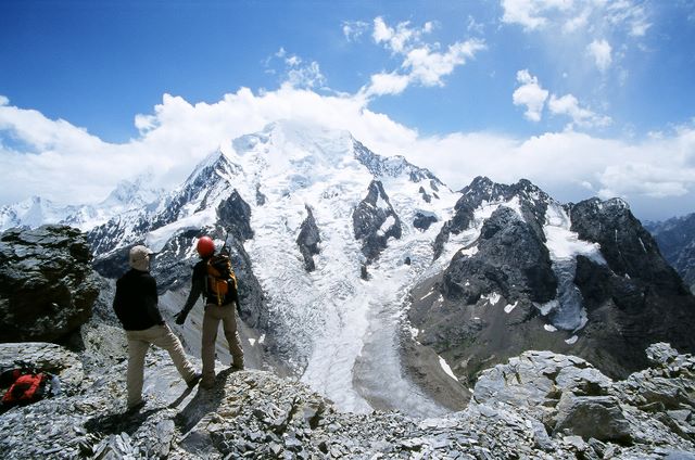 Les anciens échafaudent le Dhuli